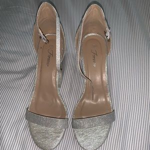 woman’s size 9 heels